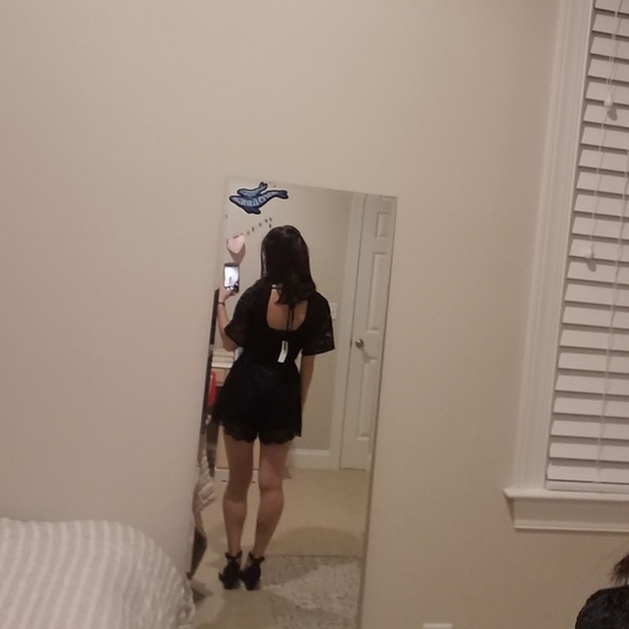 NWT Laina Lace Kimono Sleeve Romper - Picture 7 of 7